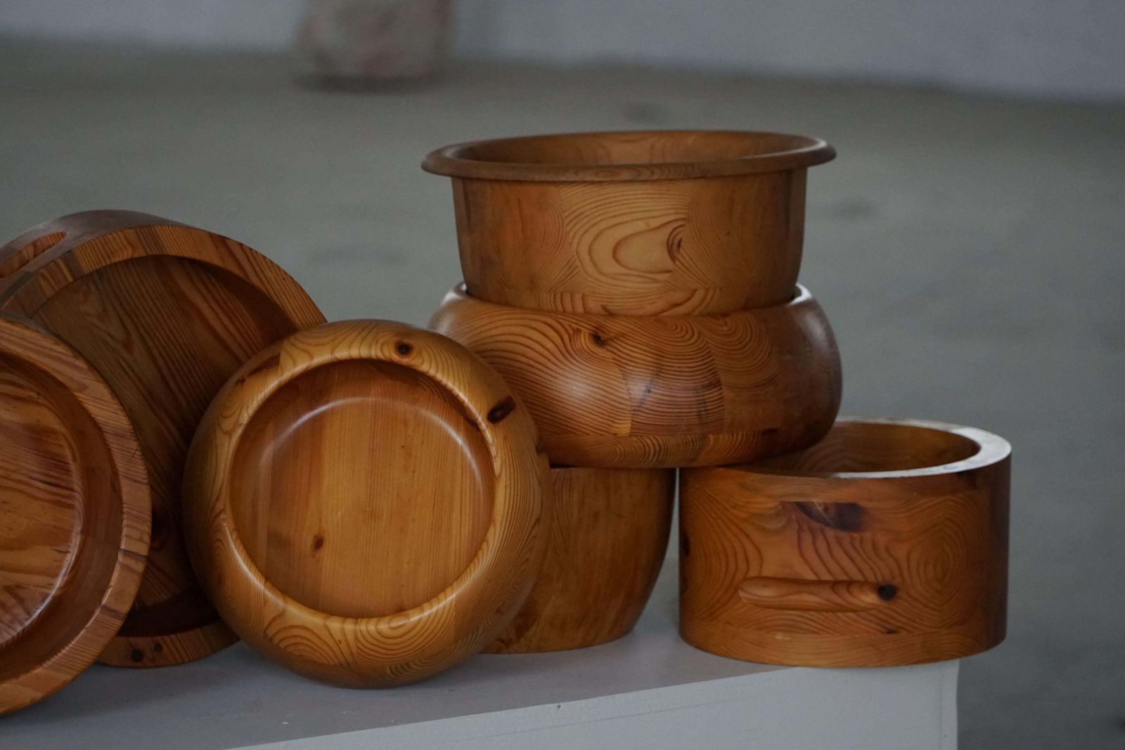 photo furniture Lot Of 10 Mid Century Swedish Pine Bowls, Crafted By Holmbergs & Varnamo, 1970s