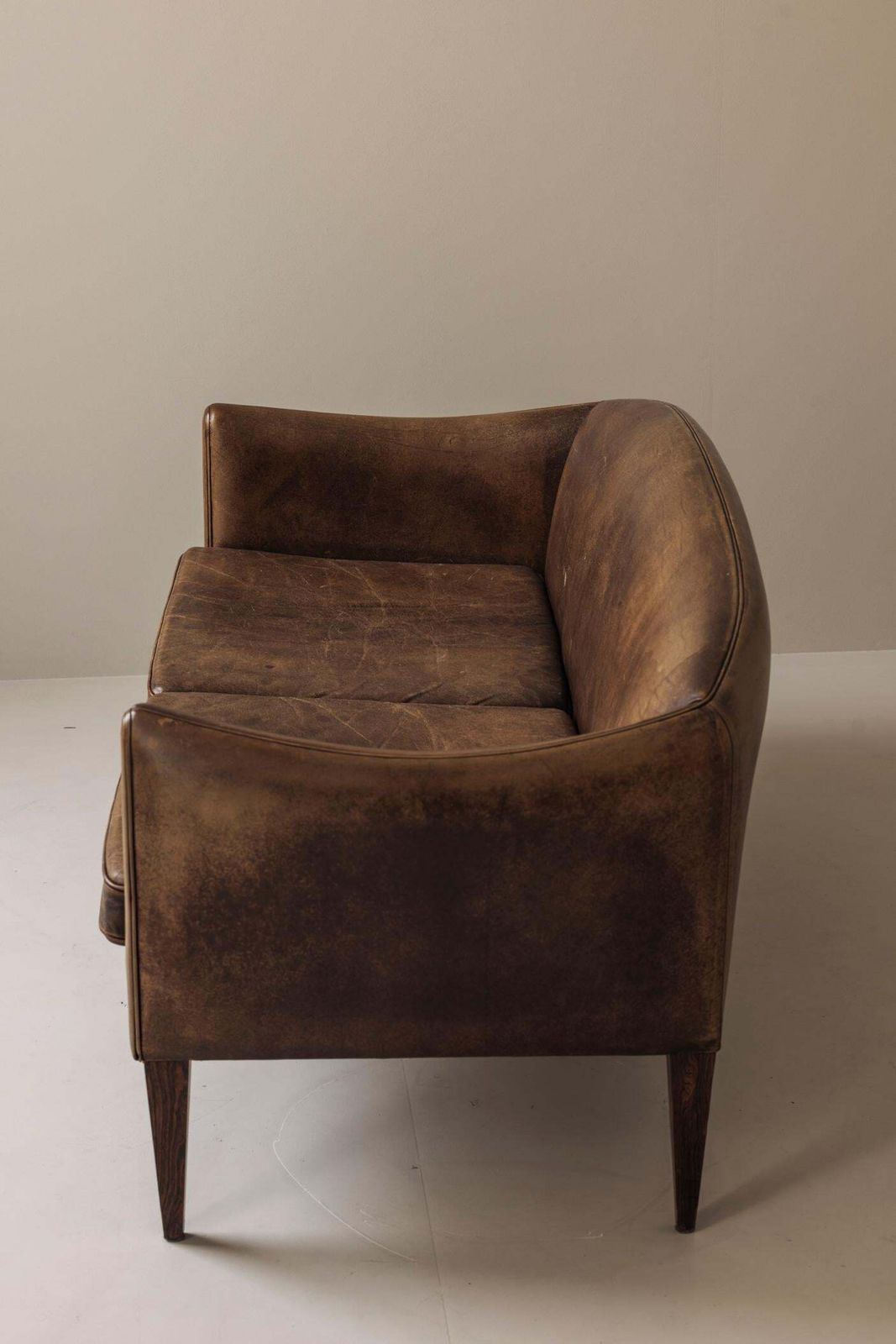 photo vinterior V12 Sofa By Illum Wikkelsø For Holger Christiansen, Denmark, 1960s