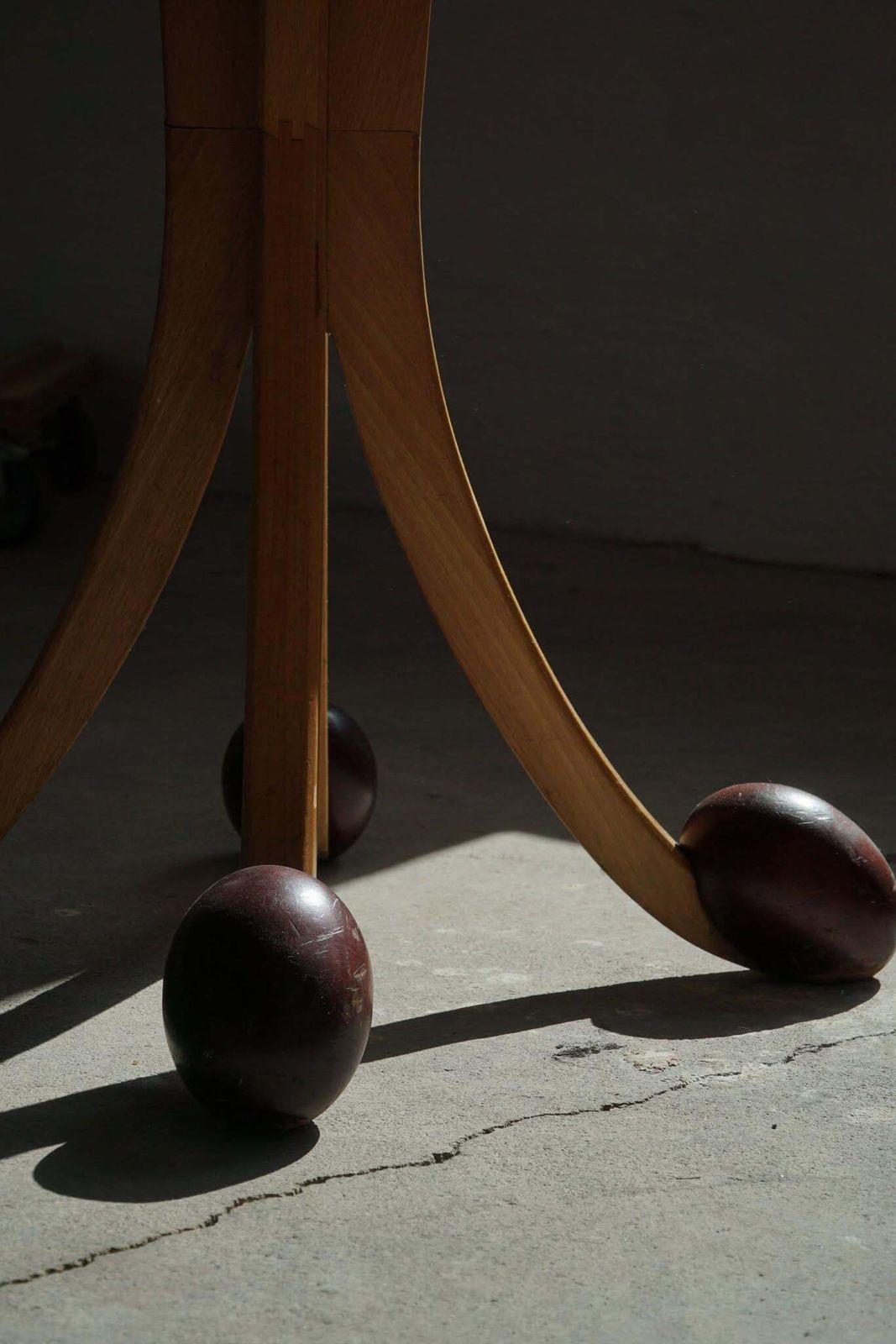 1315.0 A Pair Of Sculptural Pedestals, French Postmodern Design, 1980s photo