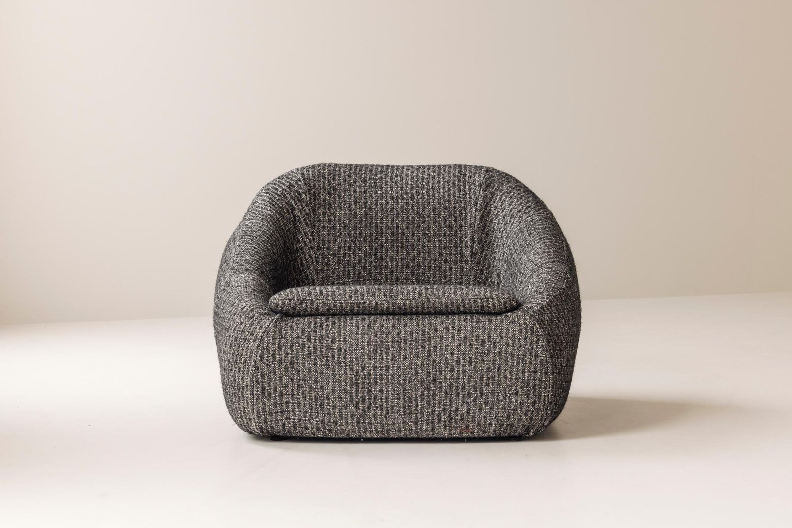 Sculptural French Lounge Chair, 1960s. photo vinterior