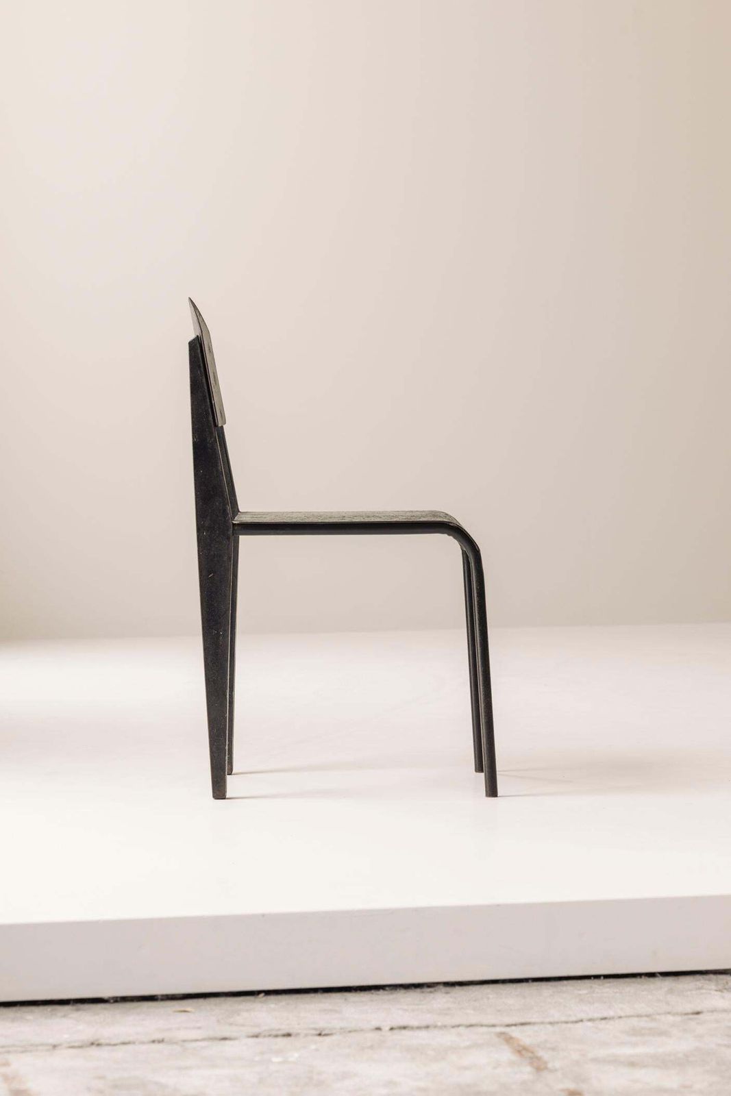 Unusual Interpretation Jean Prouvé Metropole 305 / Standard Chair, France, 1950s photo vinterior