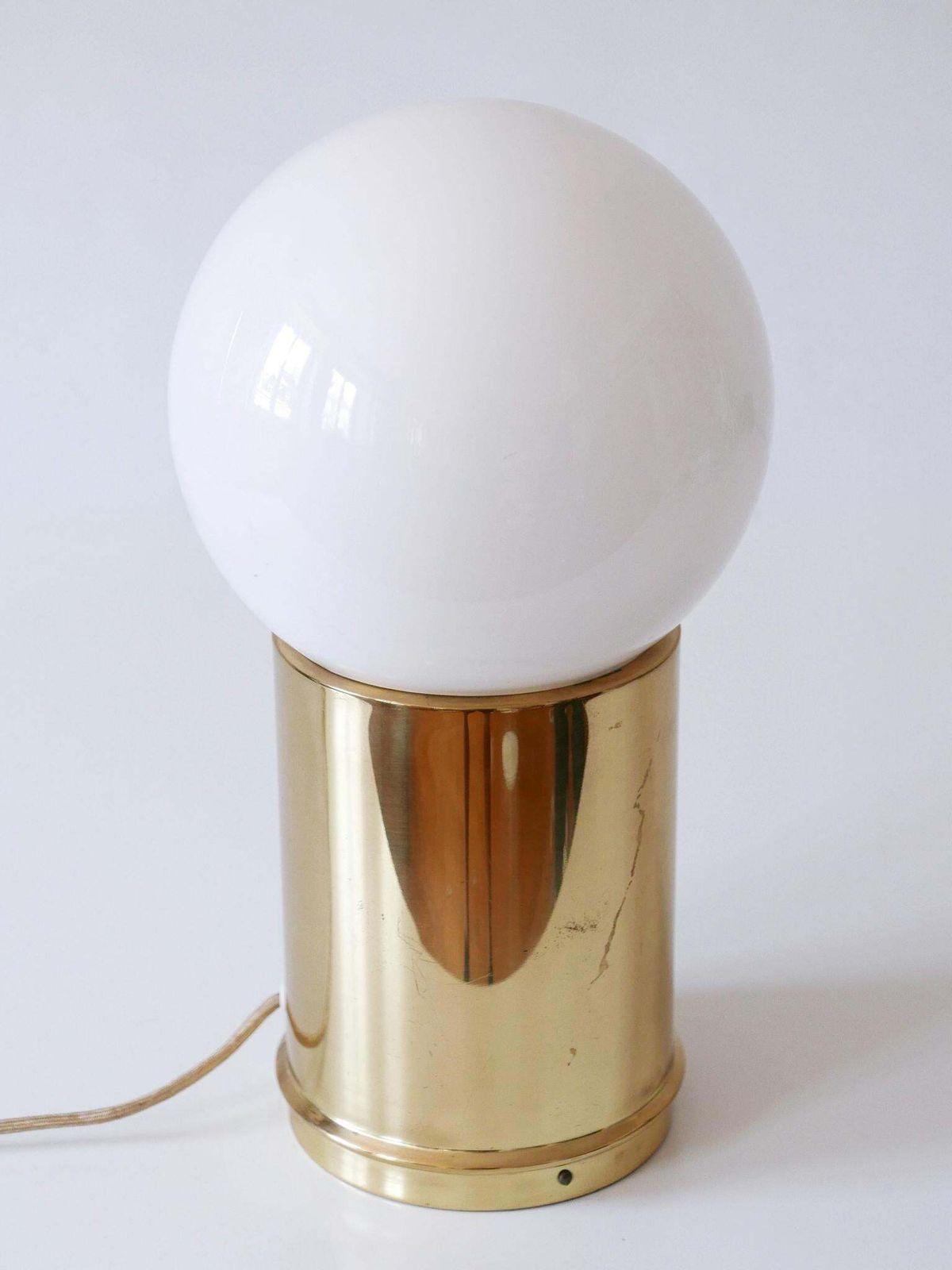 photo vinterior Elegant Mid Century Modern Table Lamp By Vereinigte Werkstätten Germany 1960s