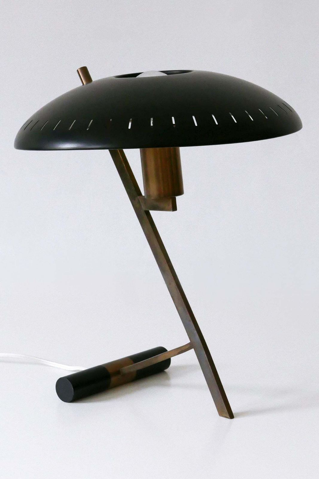 photo vintage Elegant Mid Century "Decora" Or Z Table Lamp By Louis Kalff For Philips 1950s