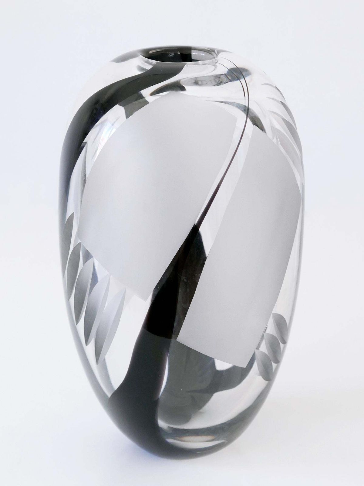 Unique Art Glass Vase By Anna Ehrer For Kosta Boda Sweden 1992 Signed photo vinterior