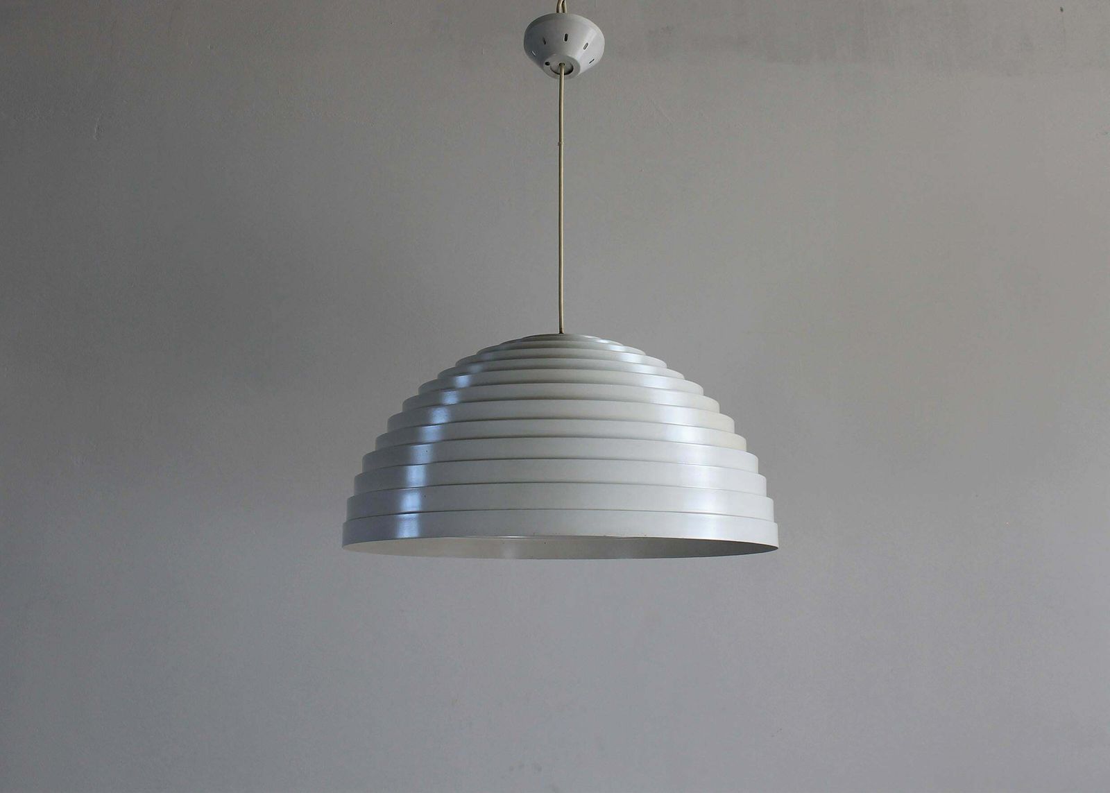 Elio Martinelli Step Chandelier In White Lacquered Metal By Martinelli Luce 70s photo furniture