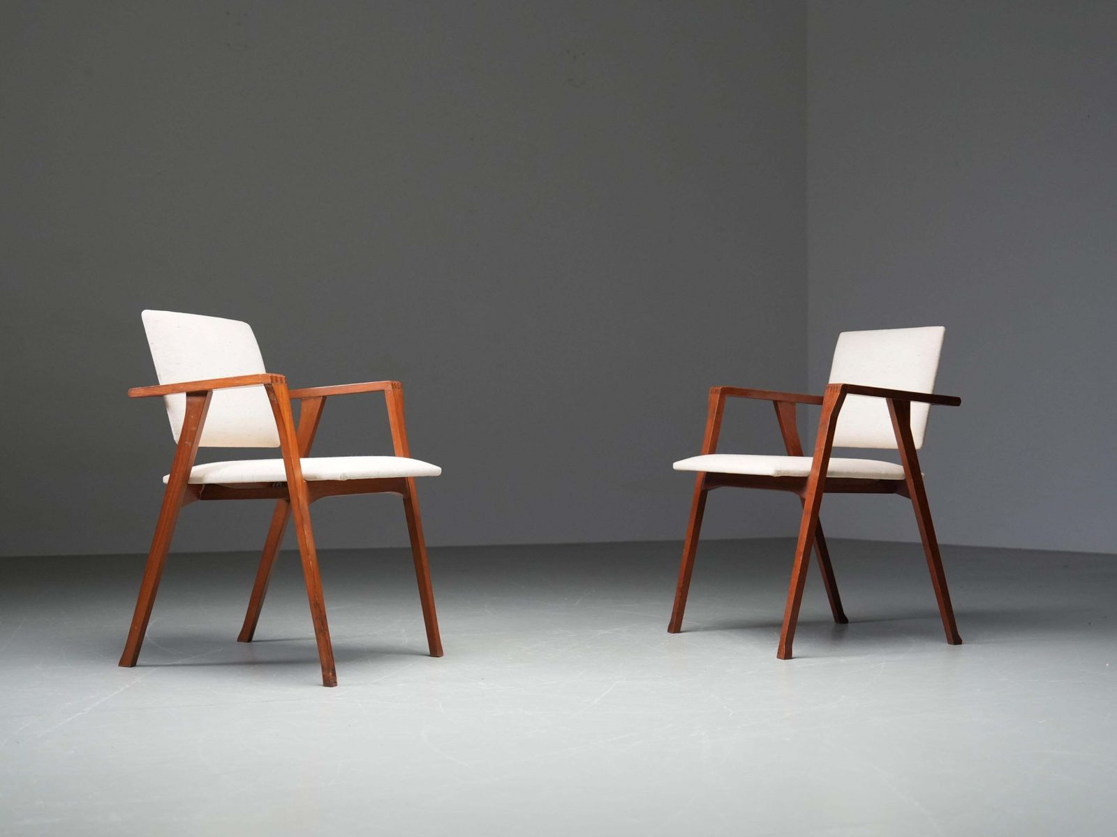 Twee 'Luisa' Fauteuils Van Franco Albini In Eiken, Metaal En Stof, Italië, 1949 photo furniture