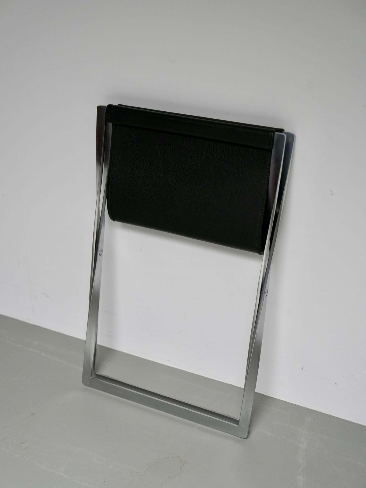 photo furniture Poul Kjærholm Pk 91 Stool By Fritz Hansen, Denmark
