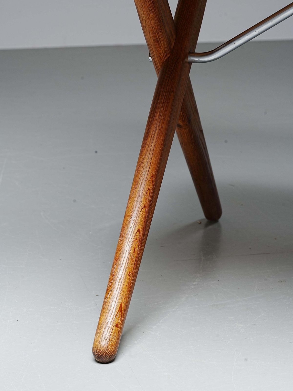 photo vinterior Hans Wegner Voor Andreas Tuck – Eettafel 303 In Eiken En Metaal, Denemarken, Ca. Jaren 1950