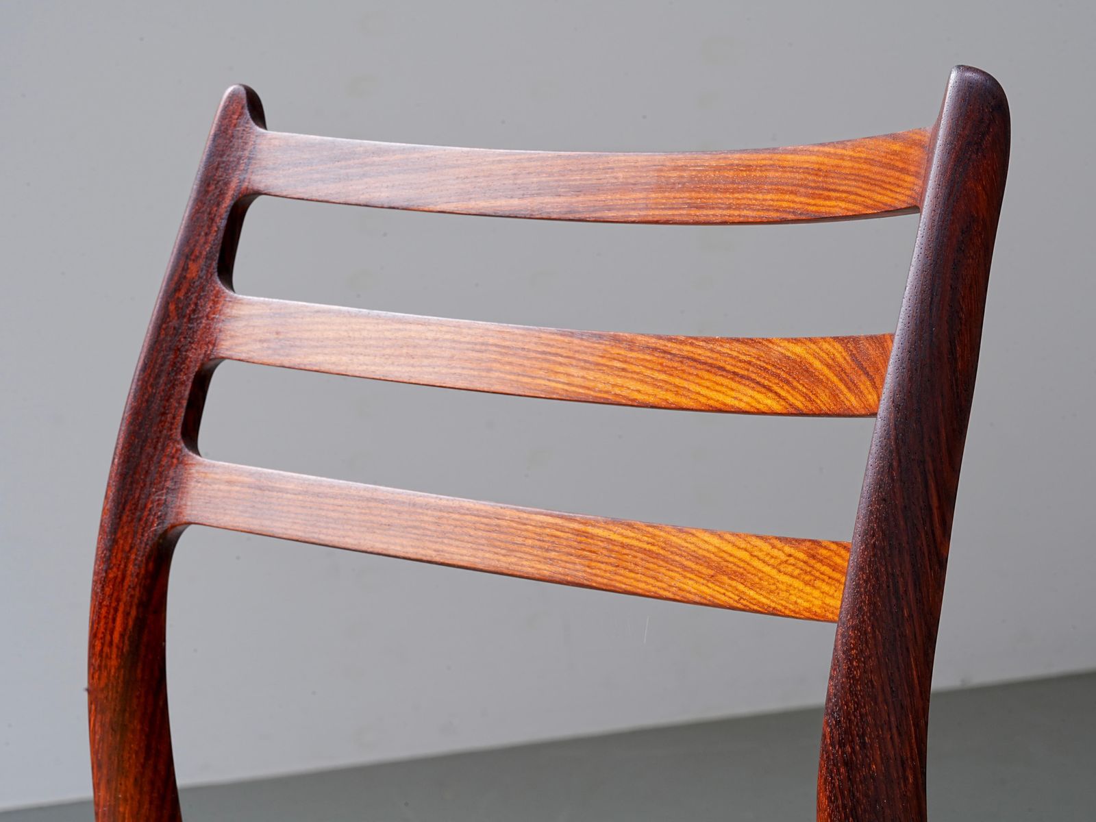 photo furniture Set Van 6 Niels Otto Møller Stoelen In Hout, Denemarken, Jaren 1960