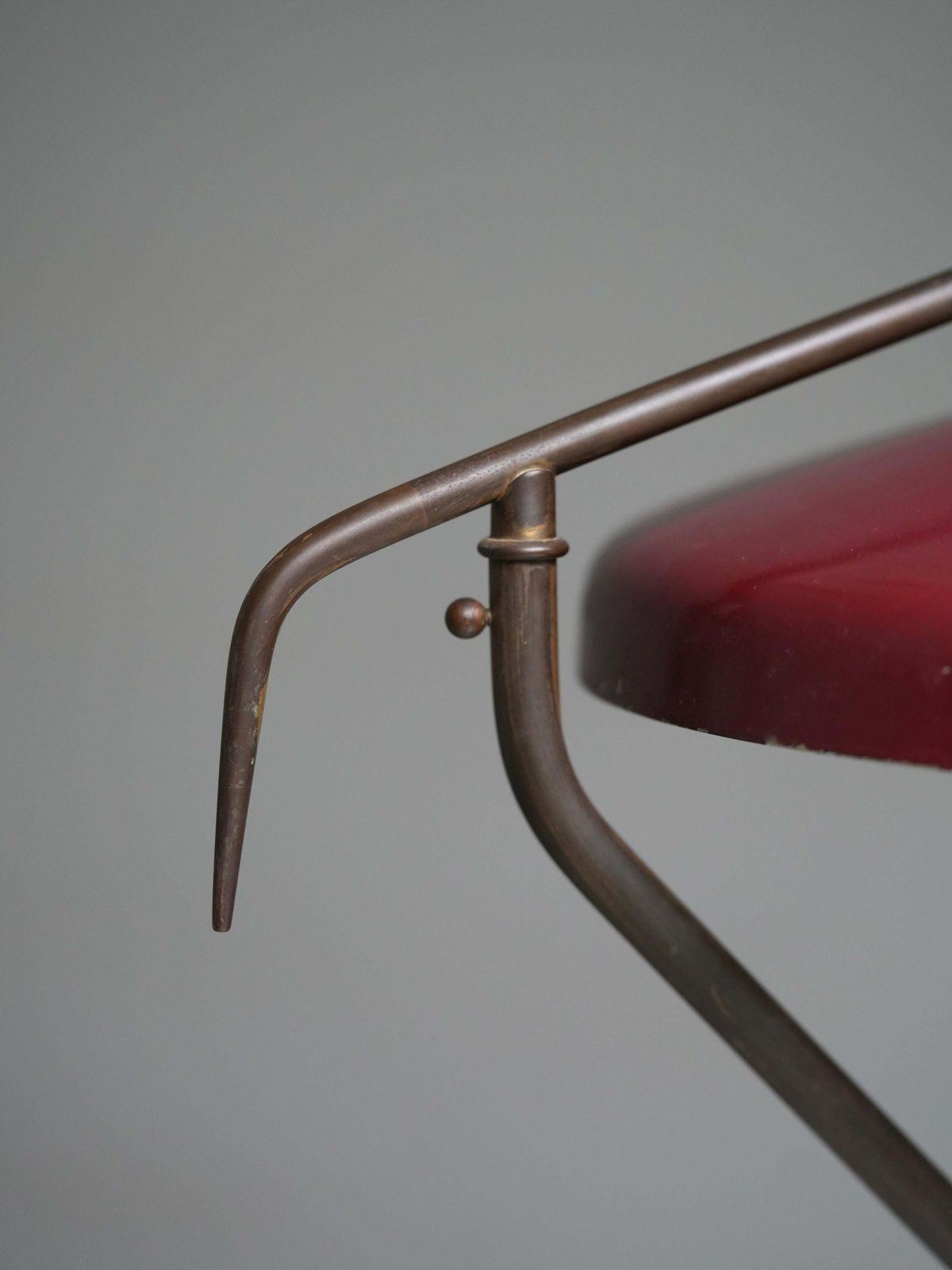 Oscar Torlasco Desk Lamp In Bordeaux Red Metal And Brass For Lumi, Italy, 1950's photo vinterior