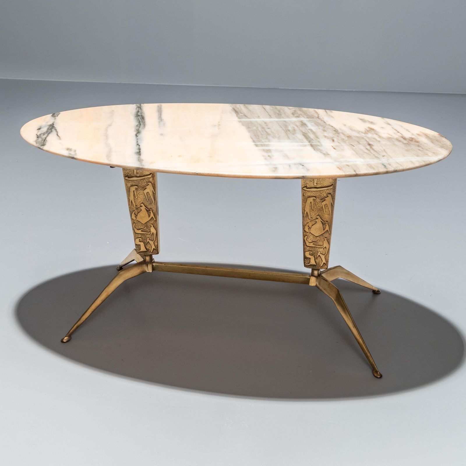 Oval Side Table In Pink Marble And Brass, Italy, 1970's photo buy