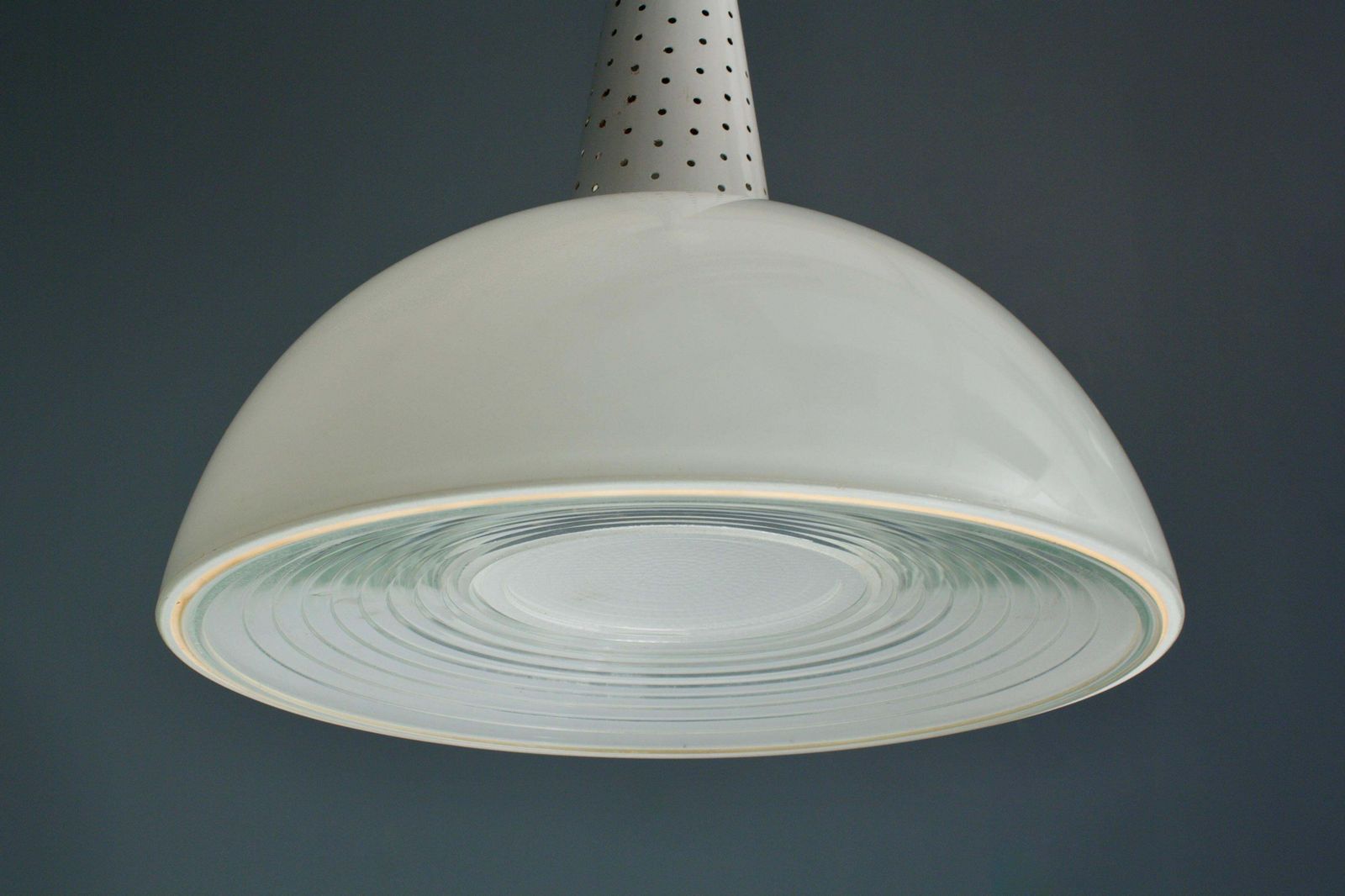 photo furniture Set Van 4 Mathieu Mategot Voor Holophane Plafondlampen In Metaal En Glas, Ca. Jaren 1950