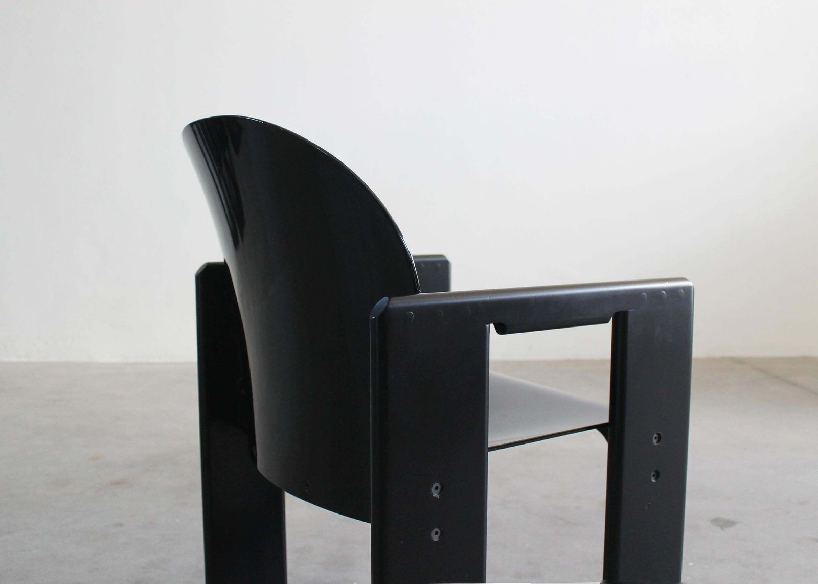 photo vintage Tobia & Afra Scarpa Set Of Six Black Dialogo Dining Chairs By B&B 1973