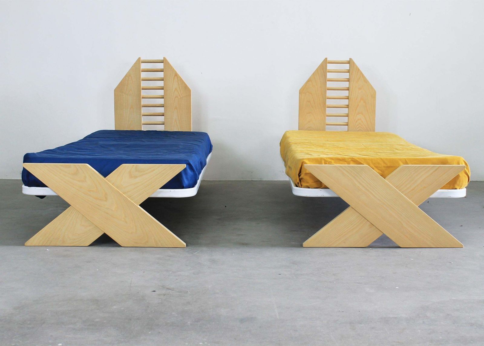 Gigi Sabadin Set Of Two Andromeda Single Beds In Oak By Stilwood 1970s photo Furniture