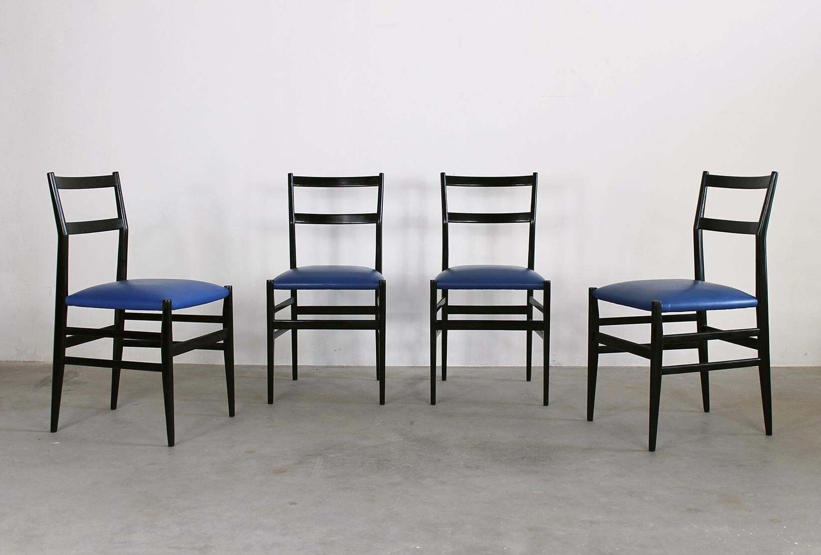Gio Ponti Set Of Four Leggera Dining Chairs By Cassina 1951 Italy photo for sale