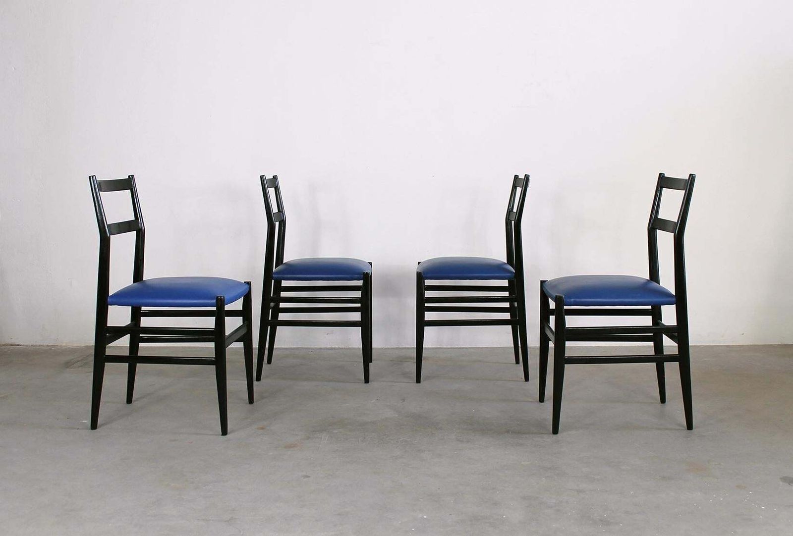 Gio Ponti Set Of Four Leggera Dining Chairs By Cassina 1951 Italy photo vinterior