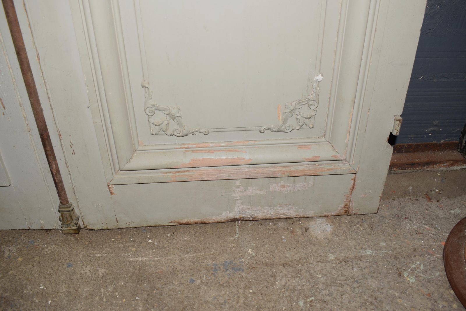 photo vinterior Large Set Of Napoleon III French Antique Exterior Doors With Carved Panels