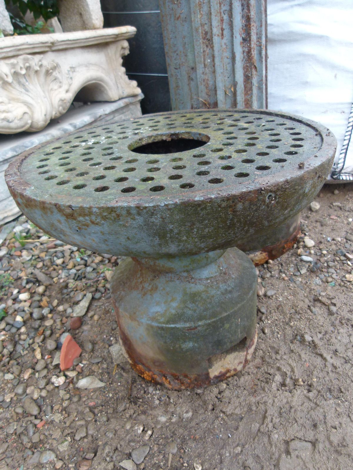 Early 20th Century Urban Cast Iron Fountain With A Low Lying Sink photo buy