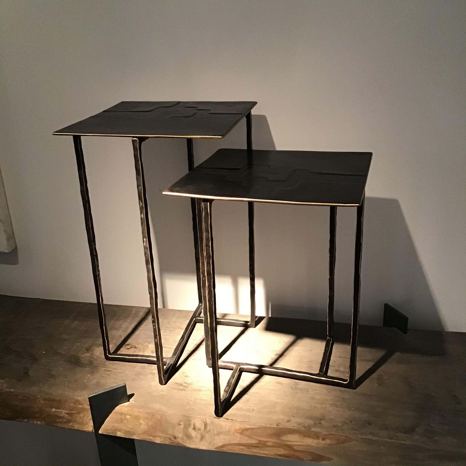 photo furniture Laboratoro Avallone “ Tavoli Occasionali “ Twist Coffe Table Bronzo Sat.2010 Ita