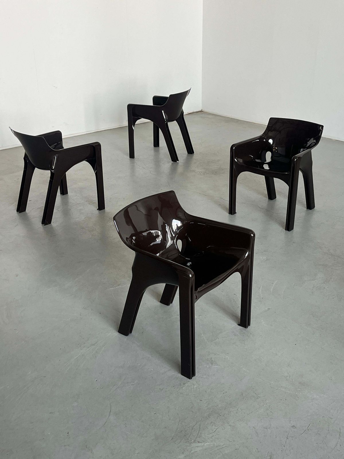 1 Of 4 Dark Brown 'Gaudi' Chairs, Vico Magistretti For Artemide, Early Model photo for sale