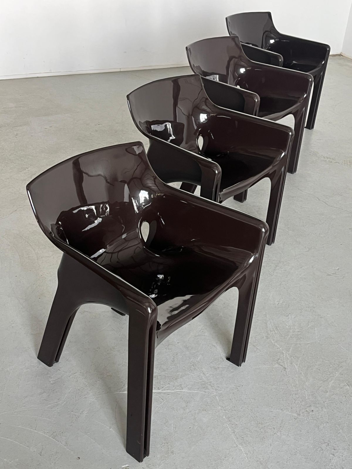 1 Of 4 Dark Brown 'Gaudi' Chairs, Vico Magistretti For Artemide, Early Model photo Furniture