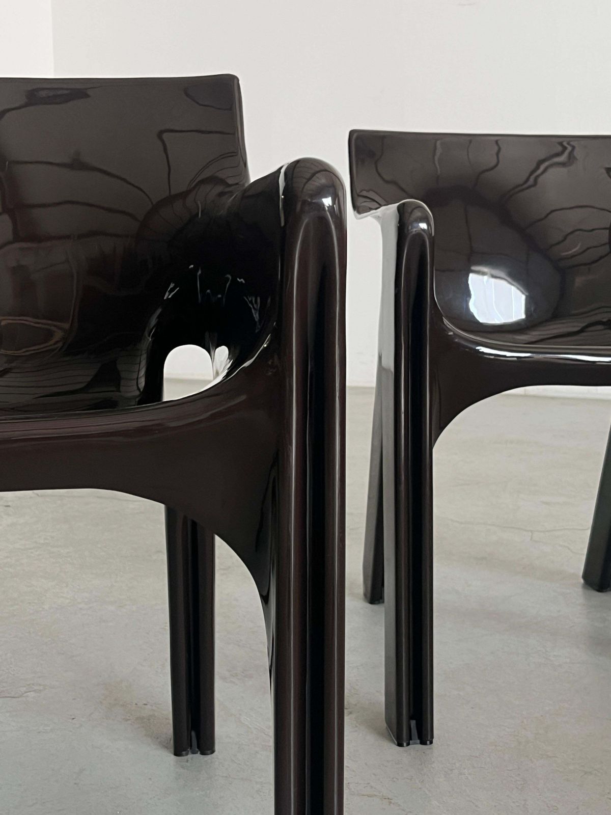 1 Of 4 Dark Brown 'Gaudi' Chairs, Vico Magistretti For Artemide, Early Model photo buy