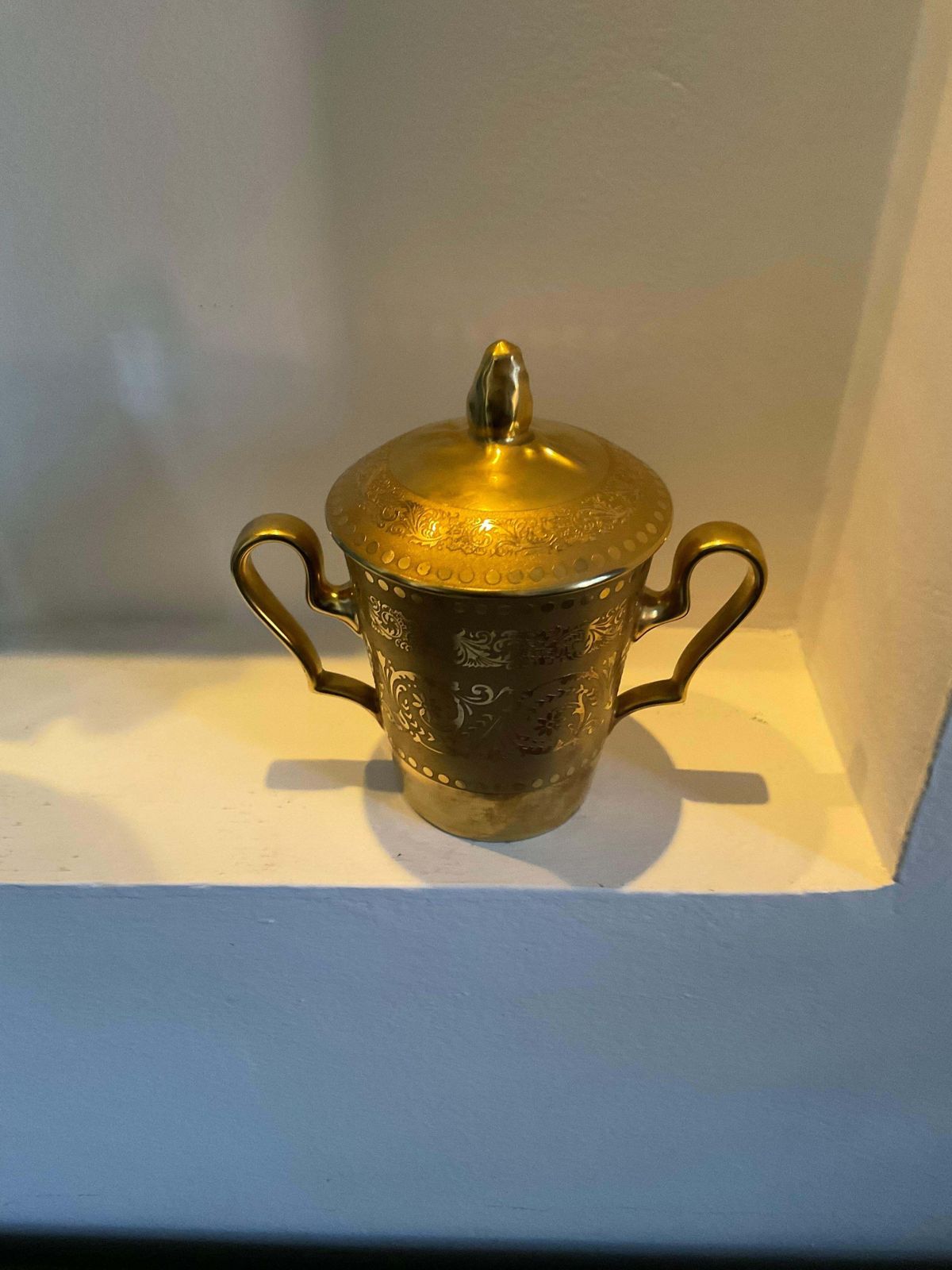 Limoges Porcelain   Container With 2 Handles, Lid And Plate , Gold Glaze photo vinterior