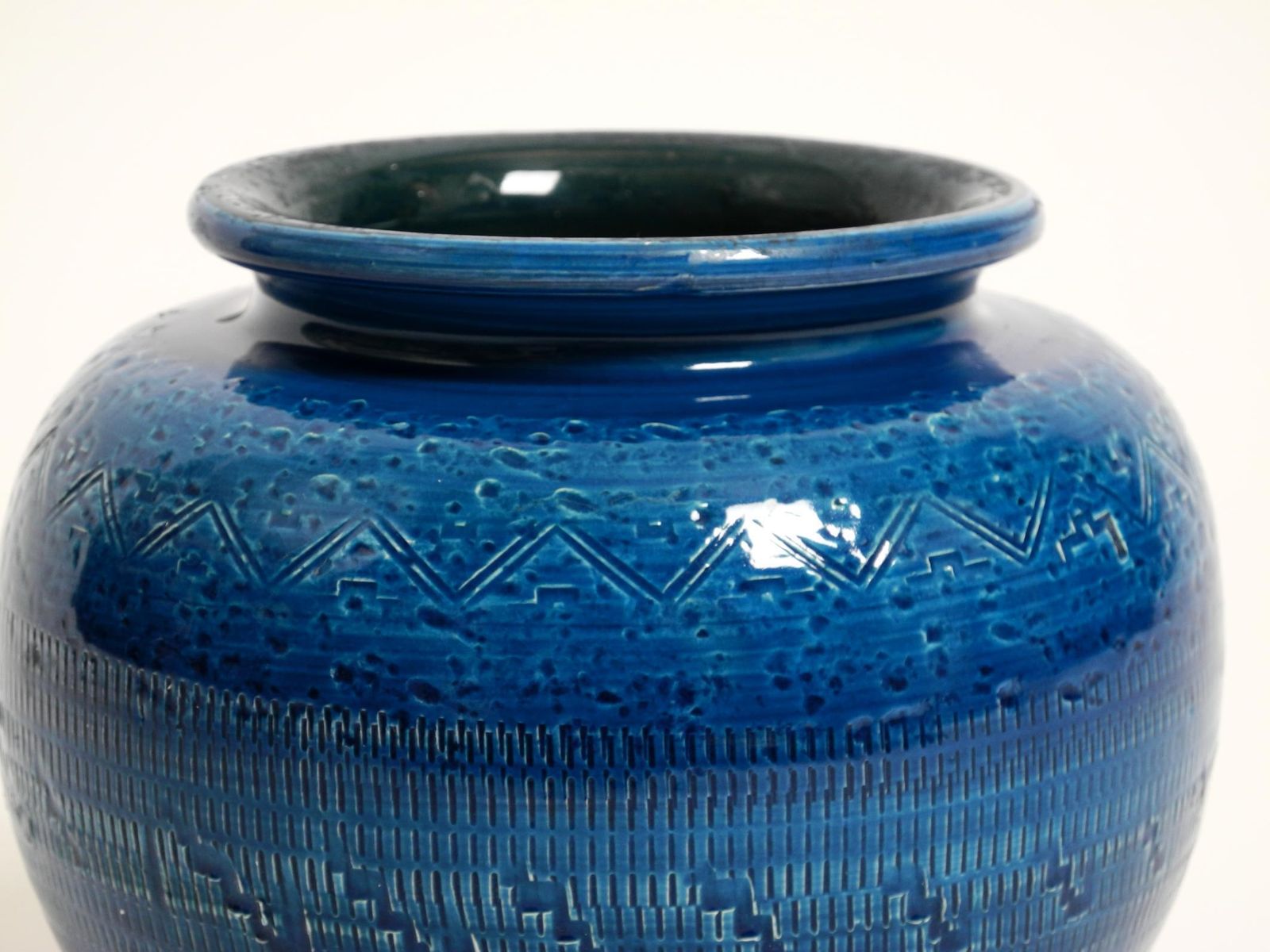 Beautiful 1960s Rimini Blu Ceramic Vase By Aldo Londi For Bitossi Italy photo vinterior