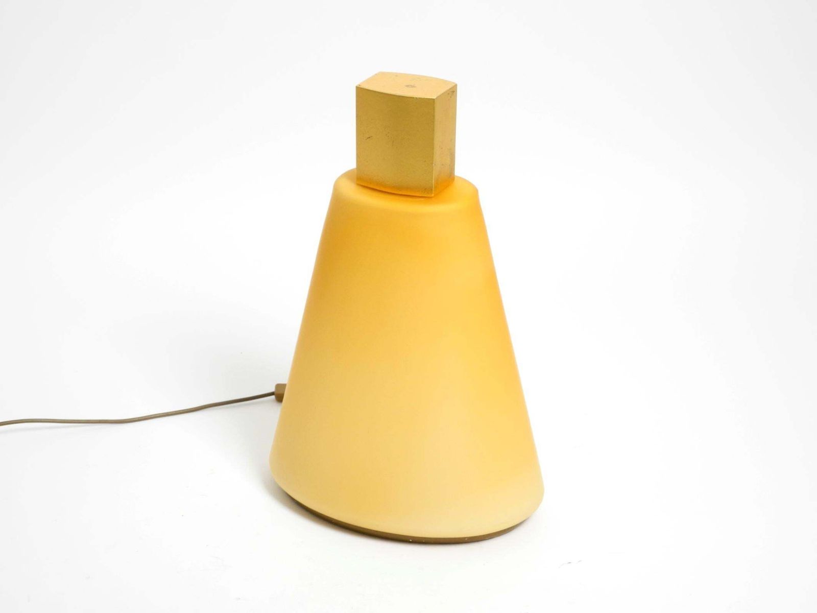 photo vintage Large Original 90s Postmodern Floor Or Table Lamp Made Of Apricot Flashed Glass