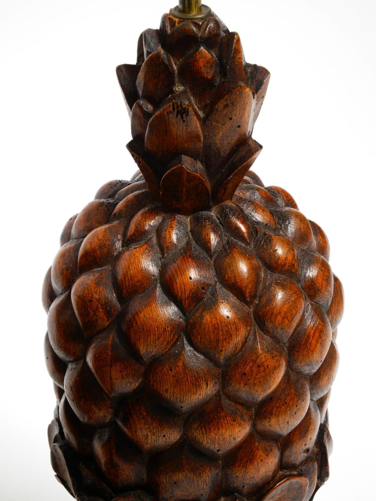 photo vintage Pair Of Large Mid Century Modern Pineapple Table Lamps Made Of Stained Pinewood