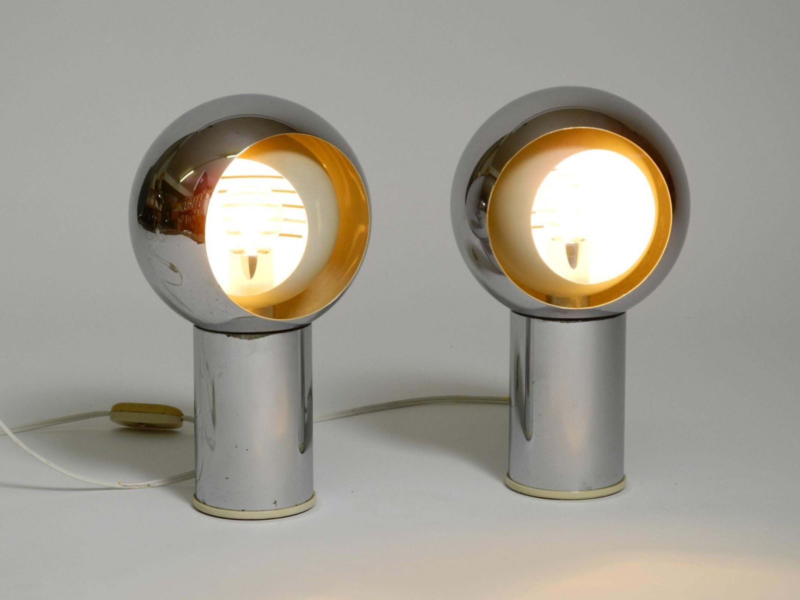 photo vintage Pair Of Beautiful Large Mid Century Space Age Chrome Table Lamps   Made In Italy