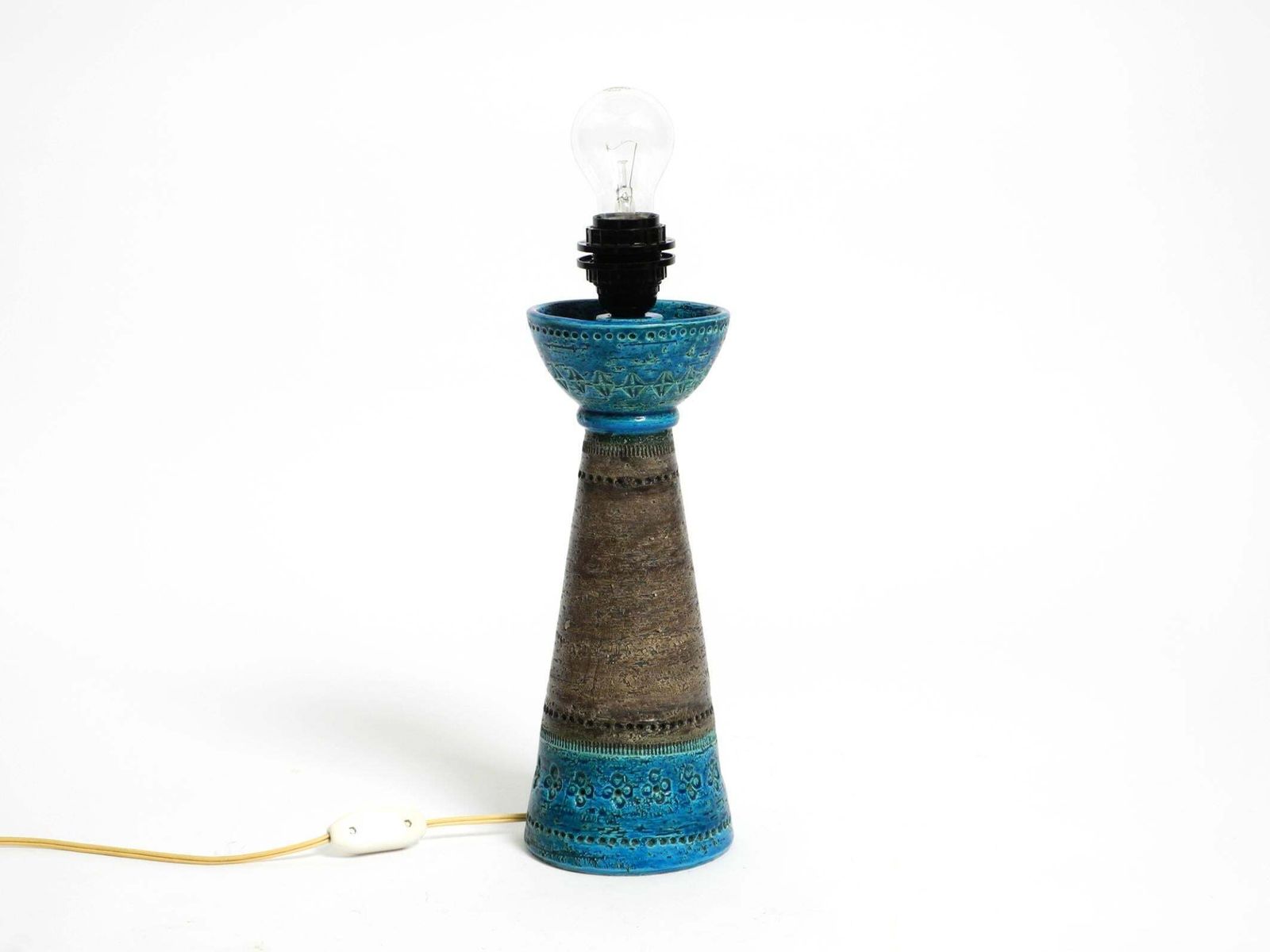 Beautiful 1960s Rimini Blue Ceramic Table Lamp By Aldo Londi For Bitossi Italy photo vinterior