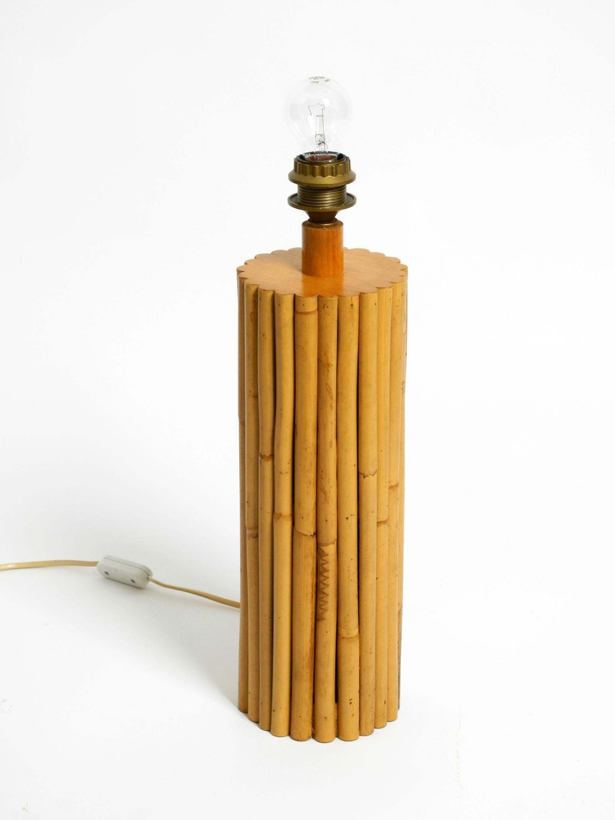 photo vintage Large Beautiful 1970s Italian Bamboo Table Lamp With Large Oiled Paper Shade