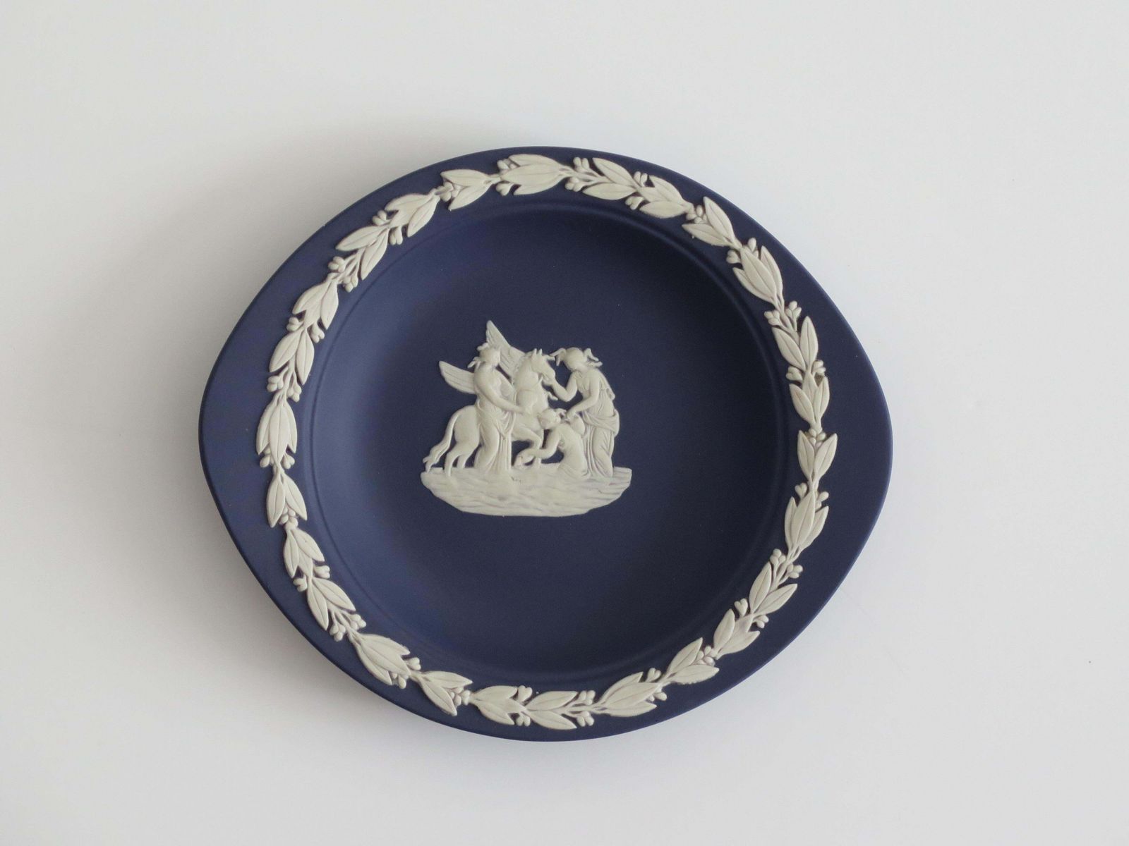 Two Wedgwood Jasperware Jewelry Dishes With Neoclassical Design, 20thc photo vinterior