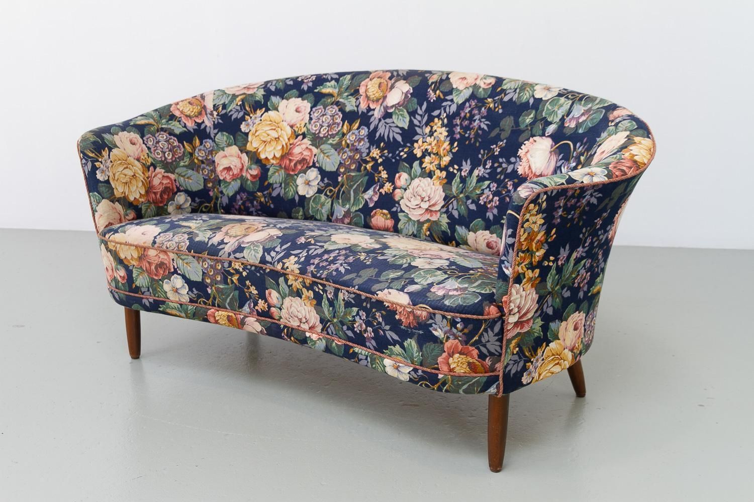 photo vinterior Danish Mid Century Two Seater Banana Sofa With Floral Fabric, 1950s.