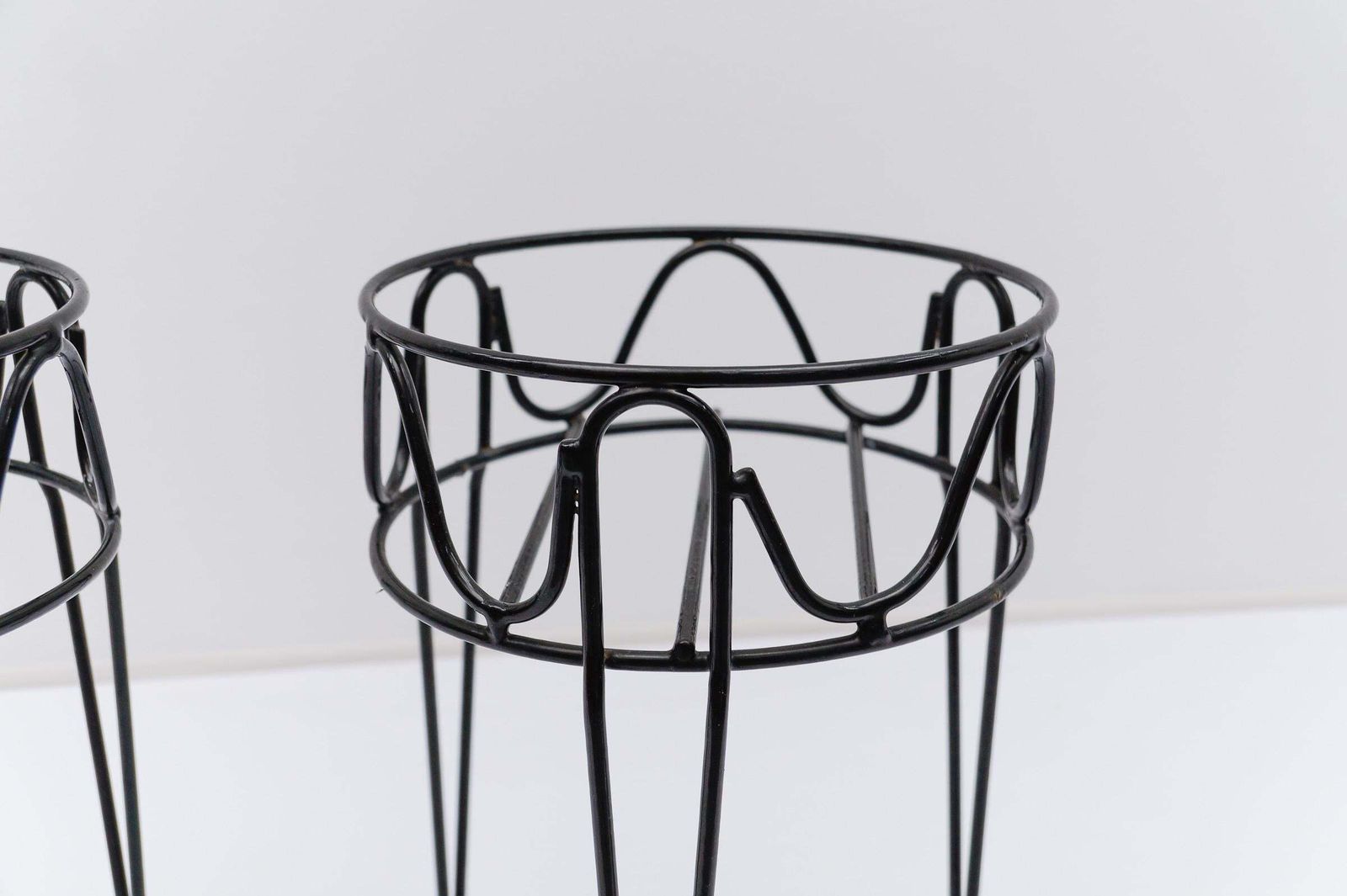 photo vinterior Set Of Four Mid Century Modern String Metal Flower Stands, 1950s Sweden
