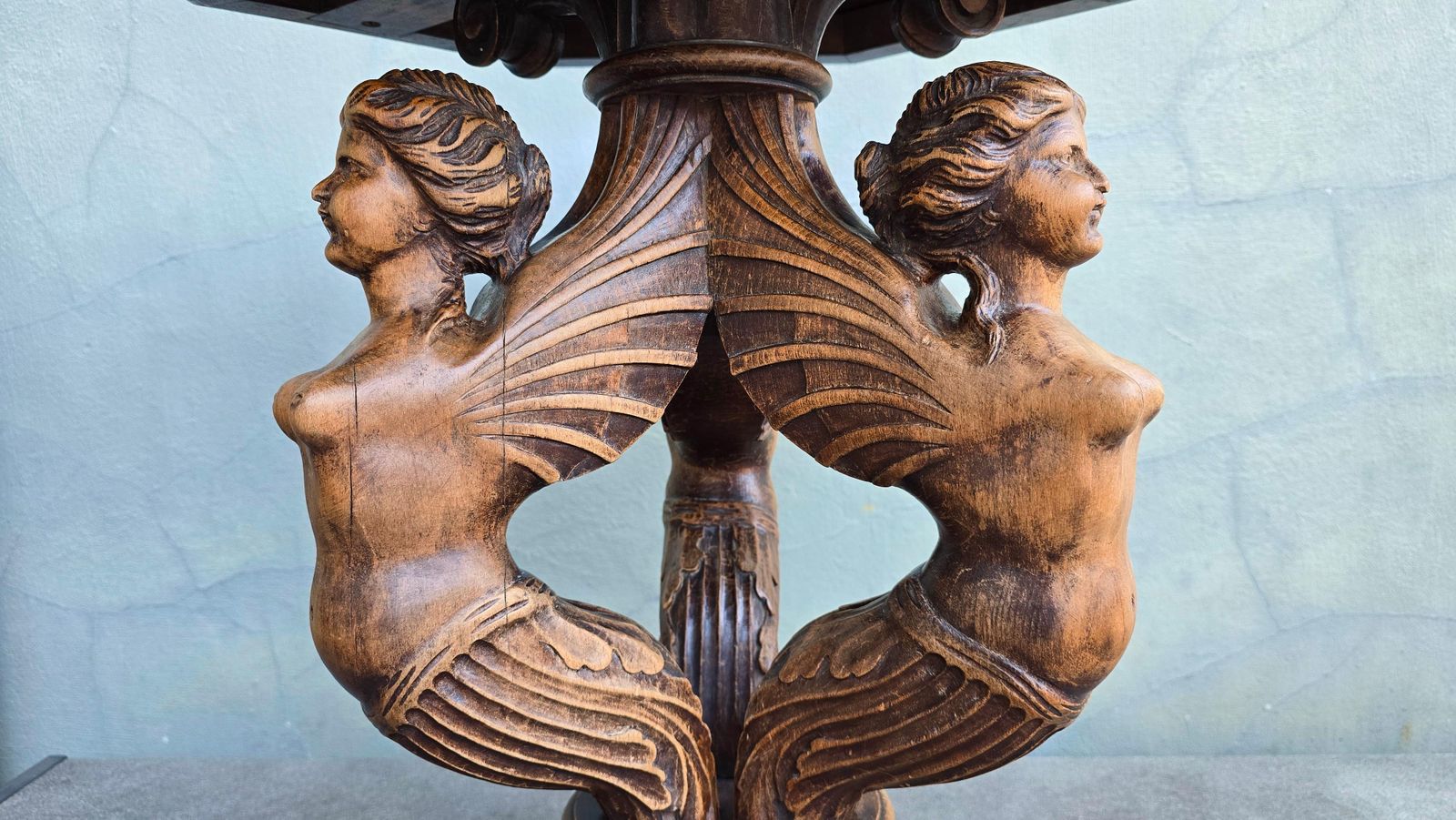 19th Century Italian Table With Carved Female Sphinxes And Lions photo vinterior