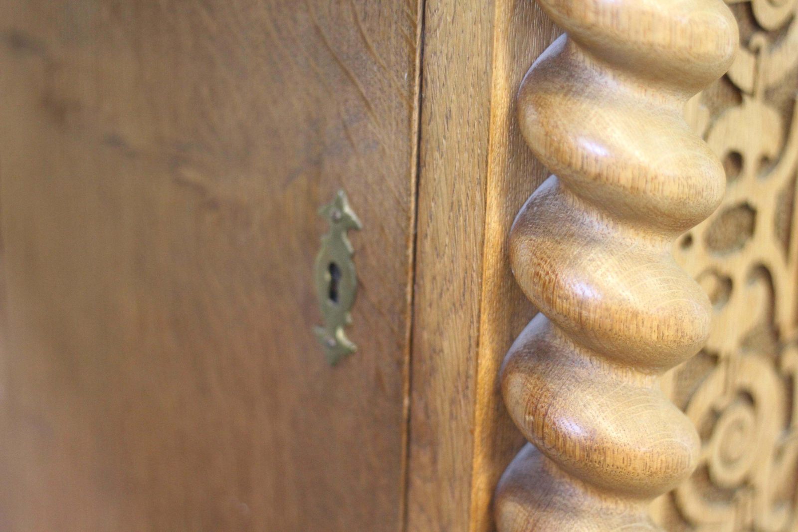 photo vinterior Handcrafted 1960s Danish Oak Desk, Deep Patina, Sculptural Mid Century Design