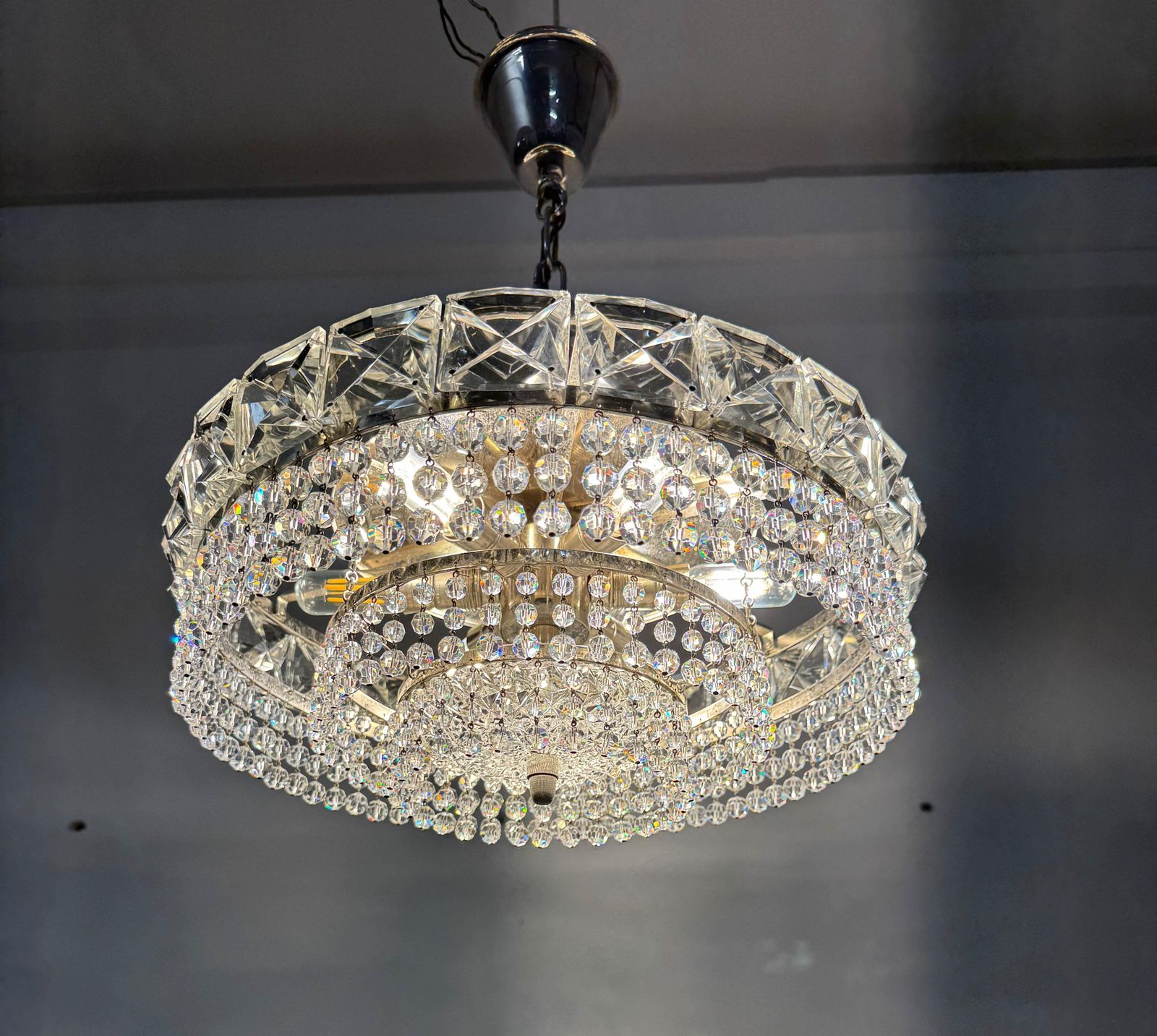 1027.0 Vernikkelde Kroonluchter Met Geslepen Kristal photo