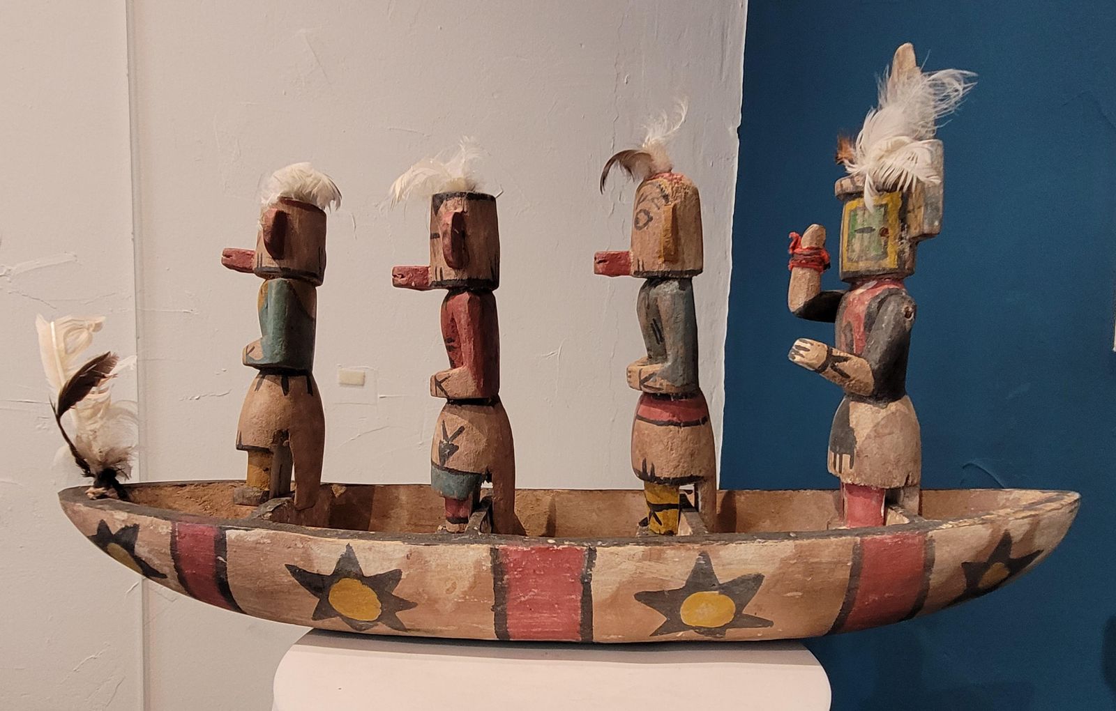 Hopi Craftsmen, Group Of Four Native North American Hopi Katsina (Kachina) Dolls In Canoe.. photo vinterior