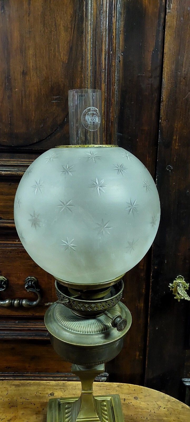 photo furniture Large Antique Oil Lamp Brass XIX Century Etched Glass