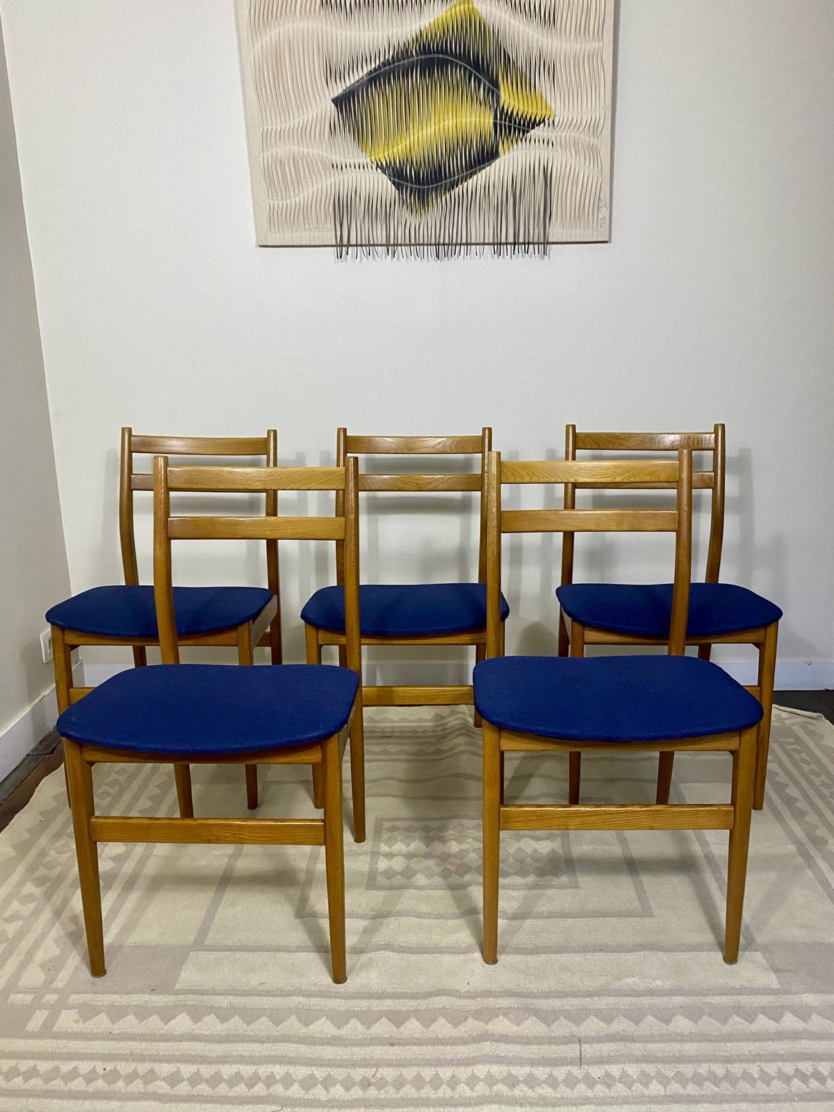 photo vintage Set Of 5 Scandinavian Chairs From The Year .