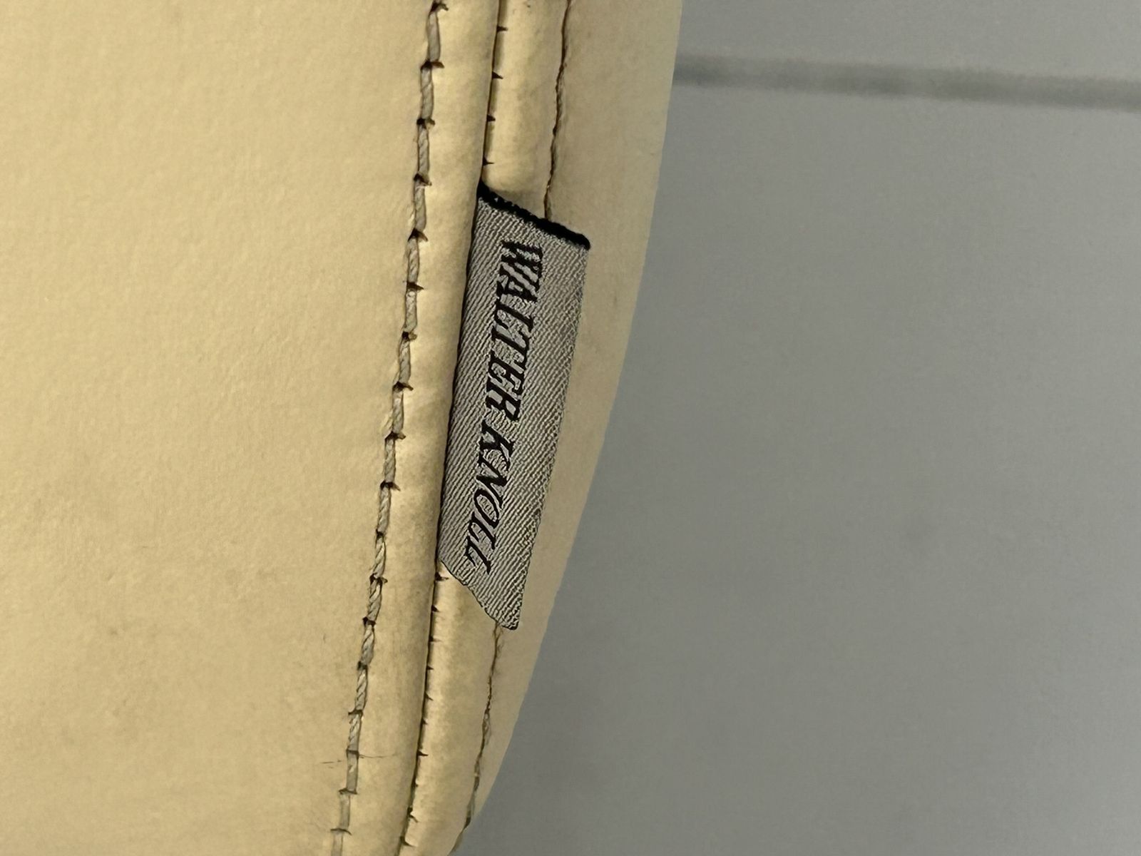 photo buy Walter Knoll “Morgan 465” Armchair – In Cream Leather