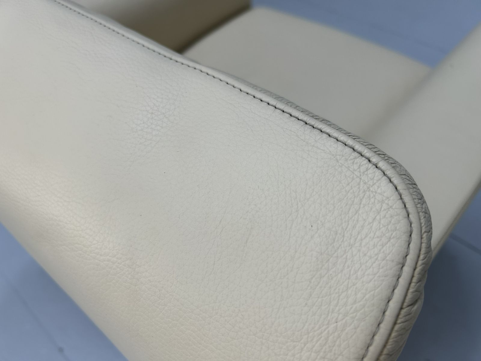 photo vintage Walter Knoll “Morgan 465” Armchair – In Cream Leather