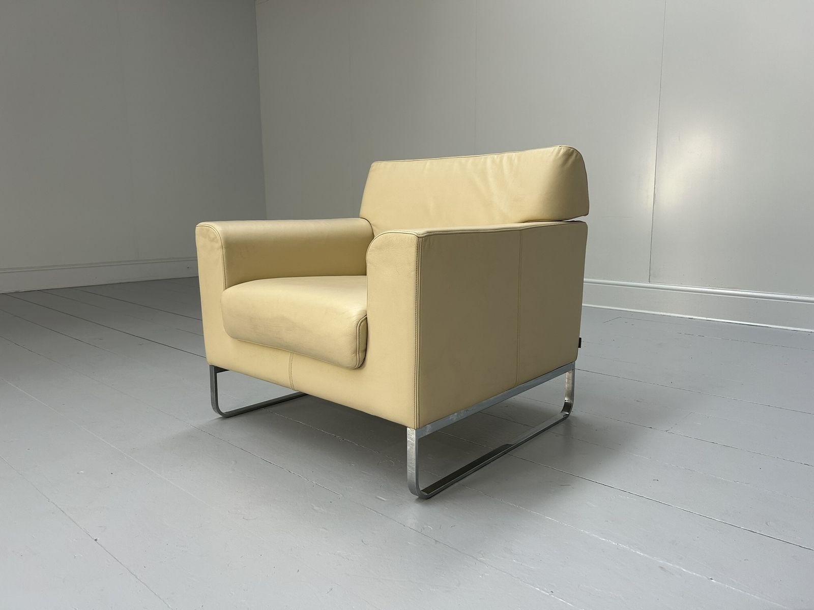 photo for sale Pair Of Walter Knoll “Morgan 465” Armchairs – In Cream Leather