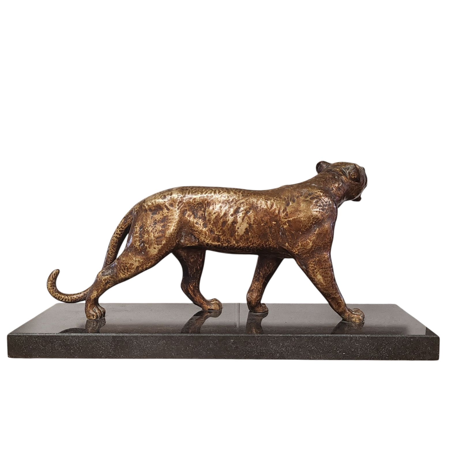 Sculpture En Bronze Art Déco. photo furniture