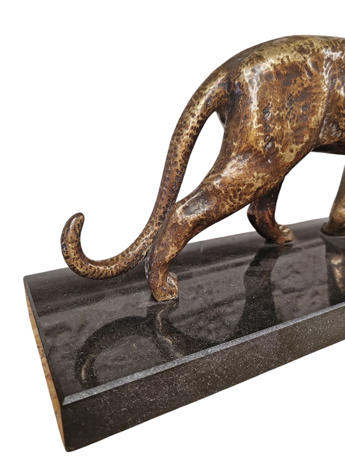 Sculpture En Bronze Art Déco. photo vinterior