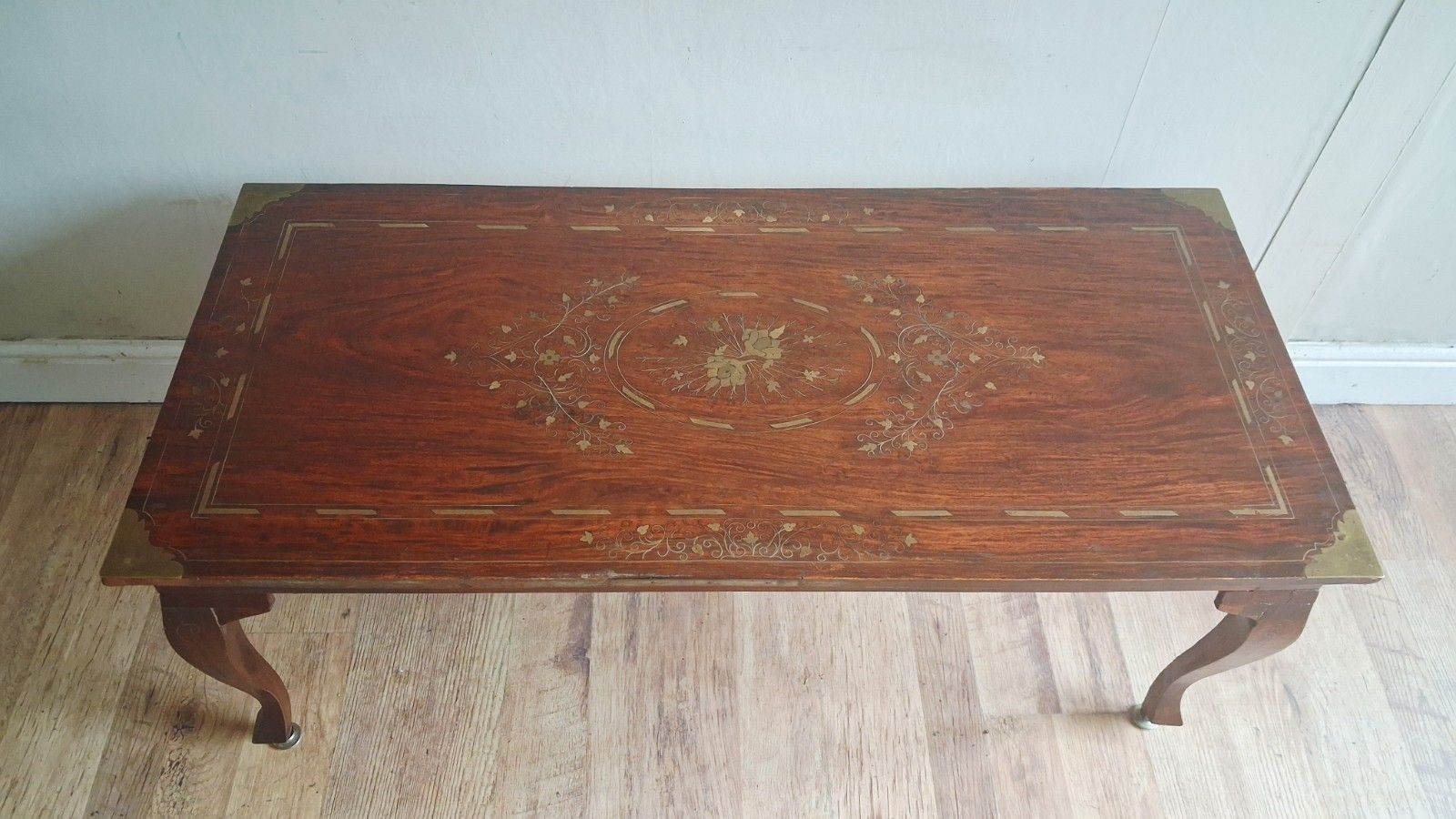 photo vinterior Beautiful Original Indian  Mid Century Brass Inlay Rosewood Drinks /Coffee Table