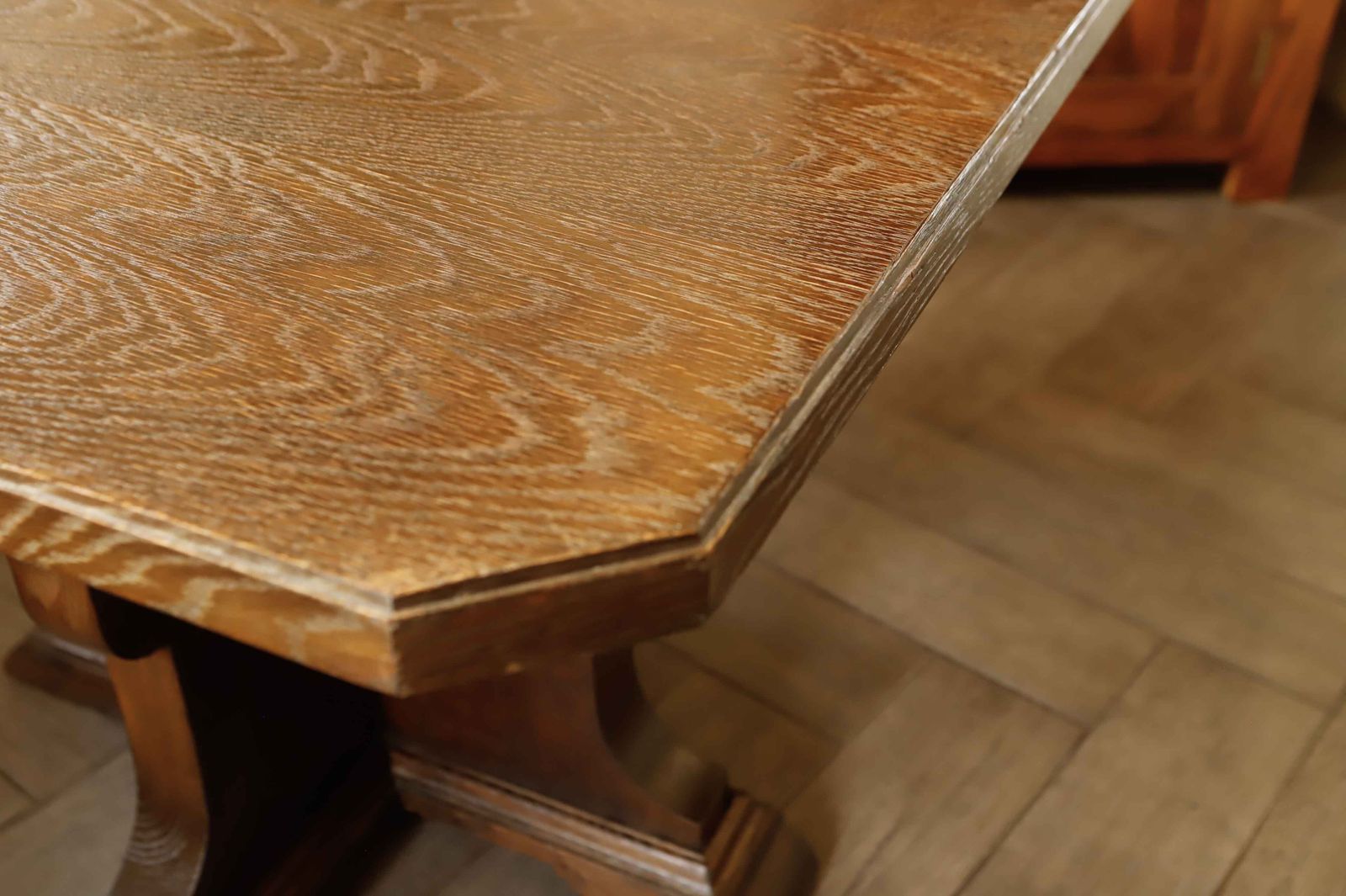 Rustieke eiken tafel met centrale voet photo 470.0