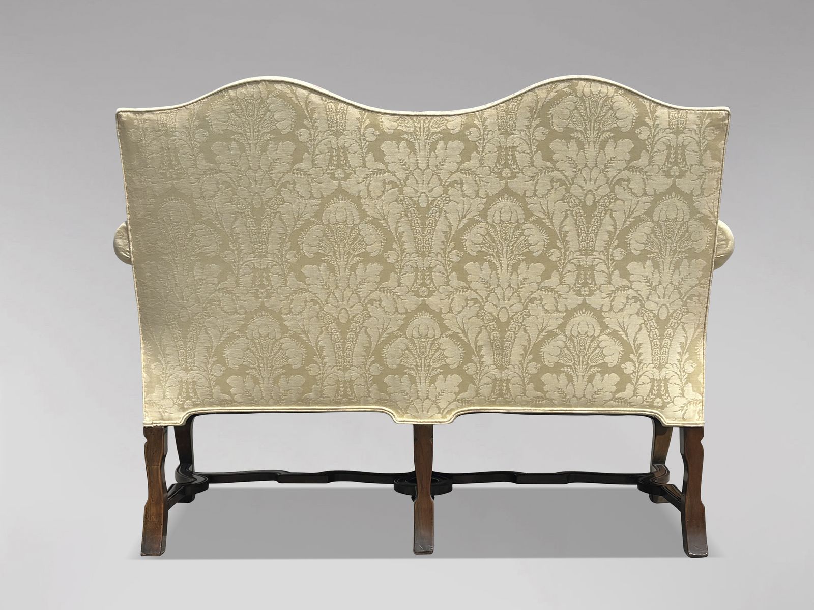 photo furniture Edwardian Period Carved Walnut Upholstered Settee Of The Queen Anne Style